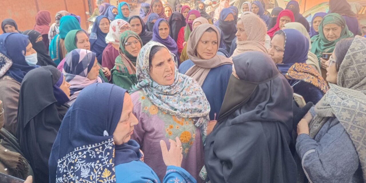 ASHA Workers Protest in Srinagar, Seek Implementation of Minimum Wages Act