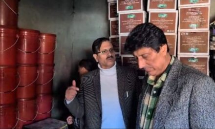 725 kg unlabelled honey seized in HMT Srinagar, health alert raised