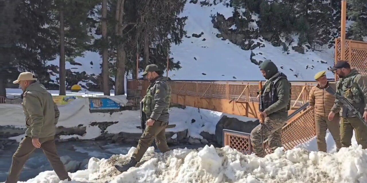 Ganderbal Police Detain 11 Unregistered Photographers in Sonamarg during Enforcement Drive