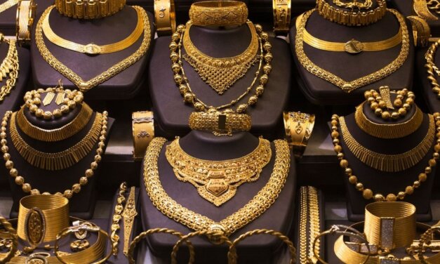 Gold futures climb Rs 1,853 to Rs 1.62 lakh/10g as weak dollar lift safe-haven asset
