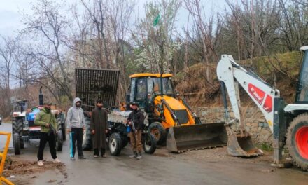Police cracks down on illegal mining in Pulwama, Anantnag; 08 vehicles seized
