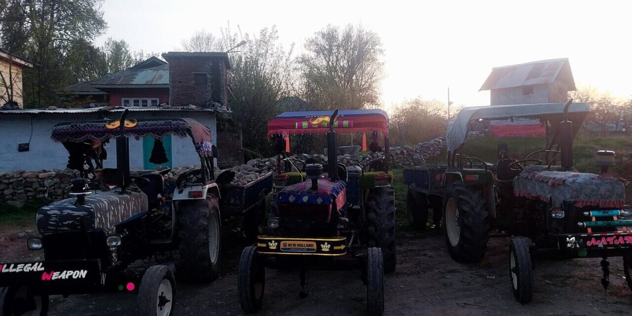 J&K Police seizes 03 vehicles involved in illegal mining in Awantipora