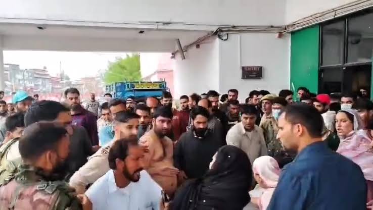 Woman dies at GMC Anantnag, family alleges negligence