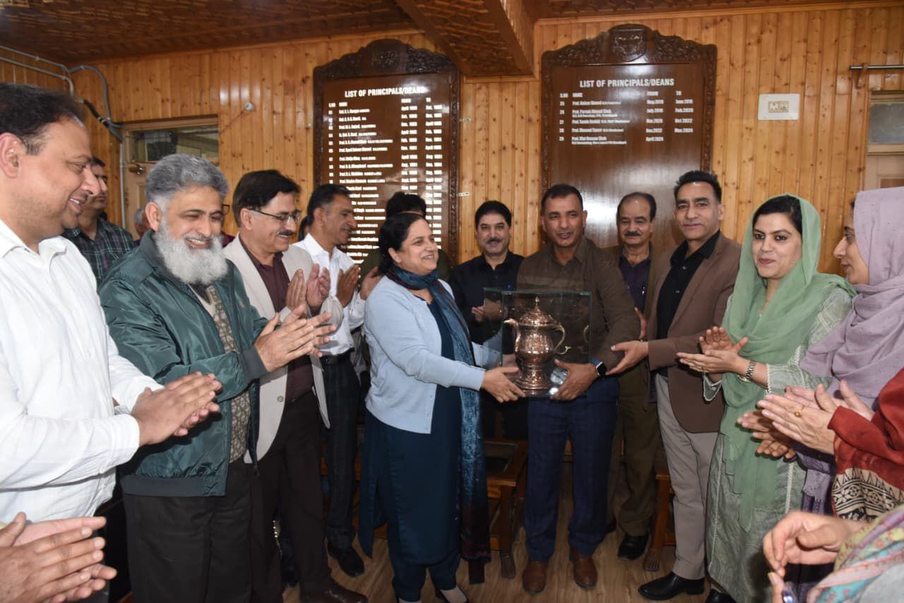 Mohd Ashraf Hakak, Tahleela Asmat, Dr Nadia Given Warm Farewell at GMC Srinagar