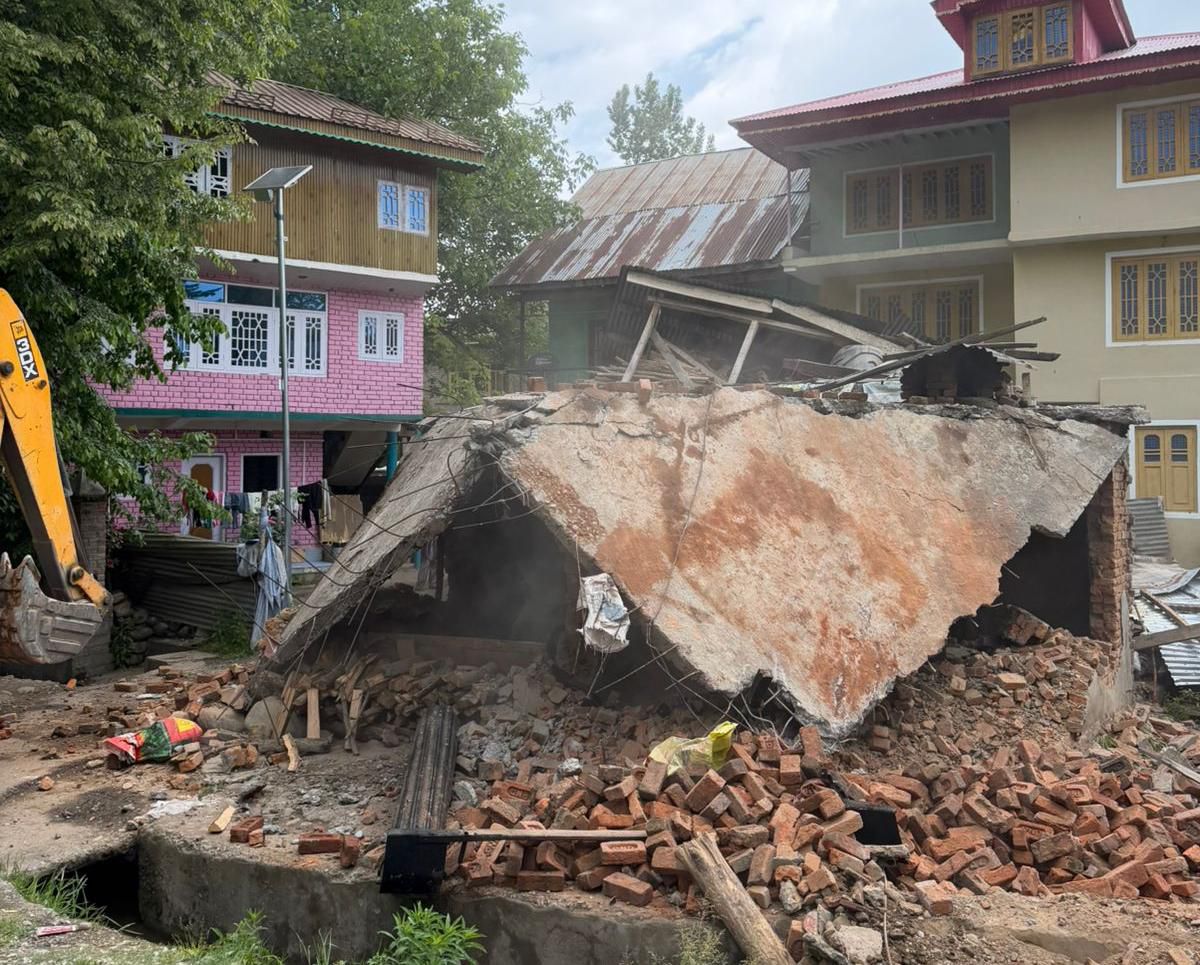 Demolition Drive Conducted Against Wanted Drug Peddler in Drinen Qazigund: Police