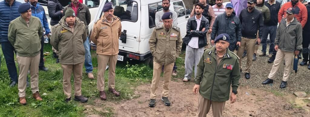 DGP, IGP, top officials reach Gulmarg after 300 tourists stranded in Gandola