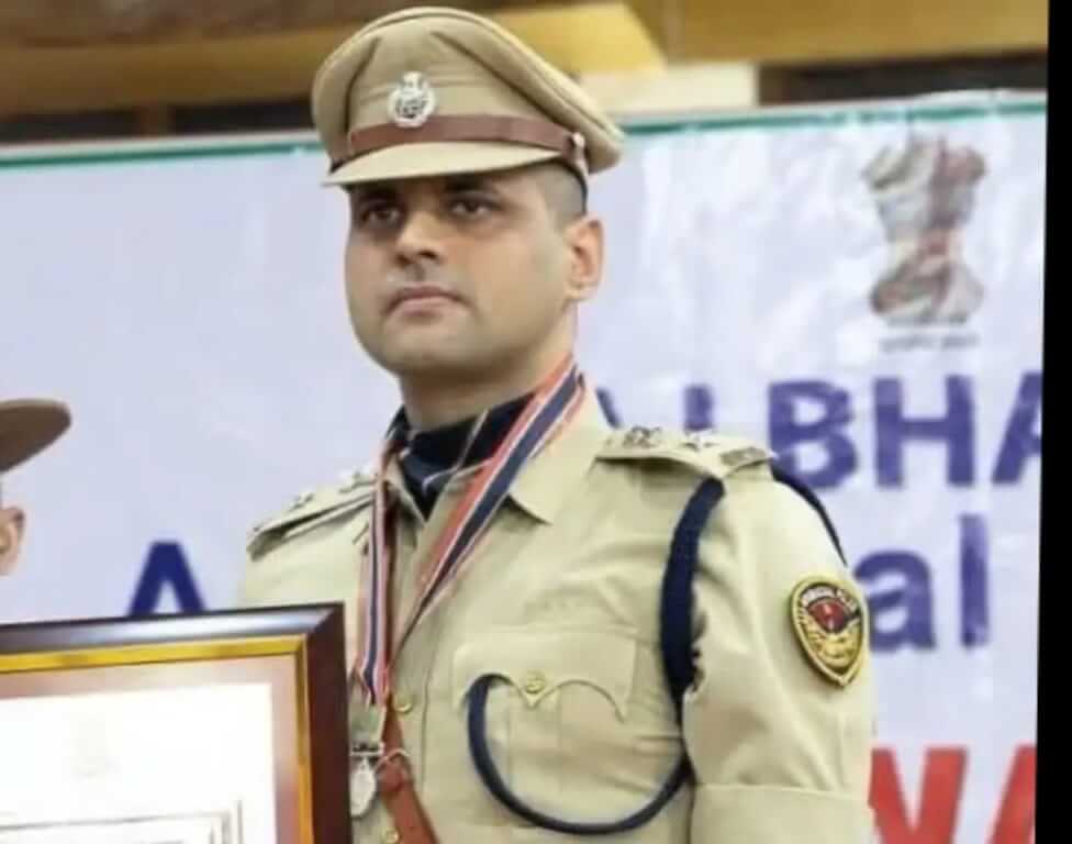 SSP Ganderbal Sudhanshu Dhama-IPS Greets People on Eid-ul-Adha