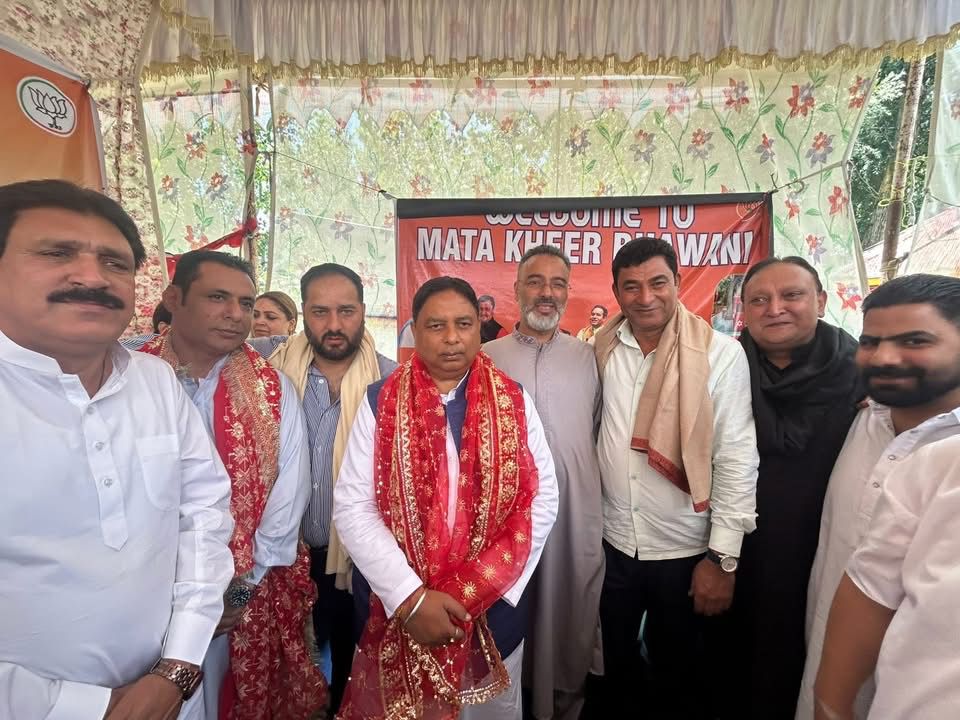 Sat Sharma, Ashok Koul Visit Mata Kheer Bhawani Shrine at Tulmulla, Ganderbal; Offer Prayers for Peace and Prosperity
