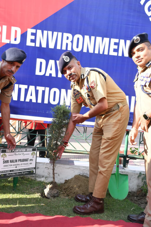 DGP J&K leads tree plantation drive at DPL Srinagar on World Environment Day
