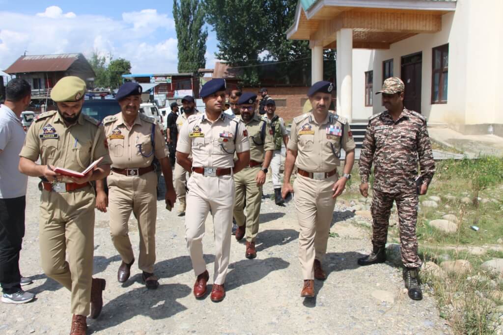 DIG SKR along with SSP Anantnag visits CAPF camp locations, Reviews arrangements