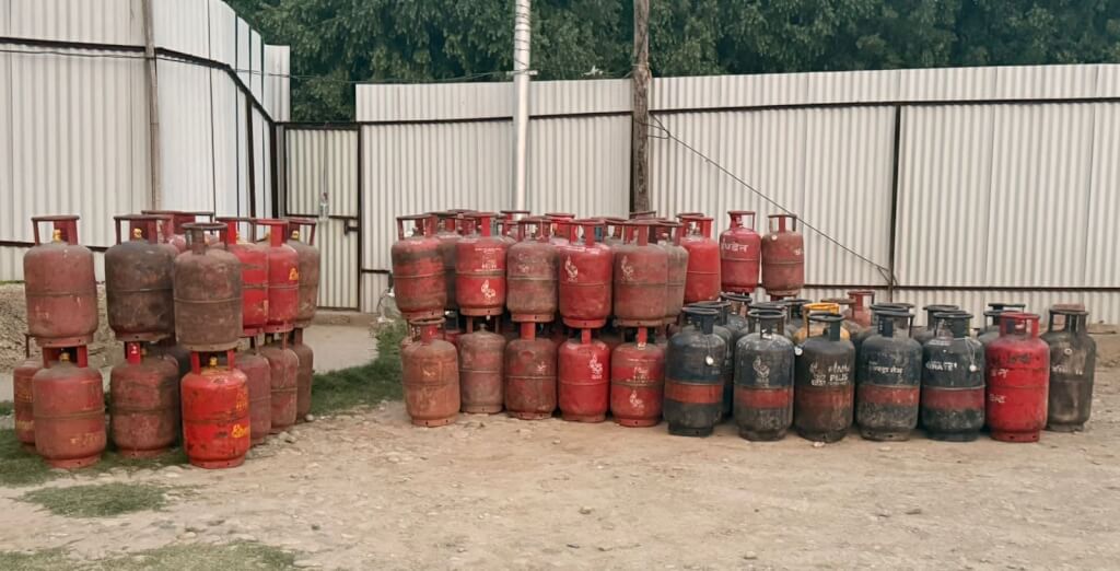 Large Quantity of LPG Cylinders Seized in Ganderbal; Case Registered