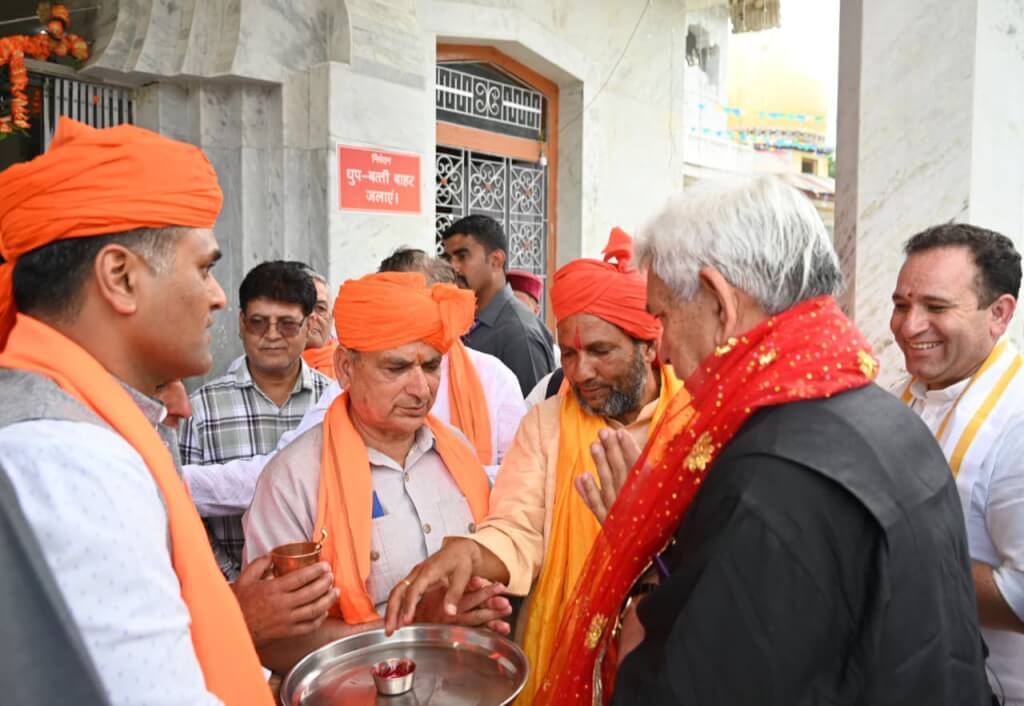 LG Manoj Sinha Pays Obeisance at Ancient Shri Gauri Shankar Mandir in Kishtwar, Orders Revival of Temple Pond