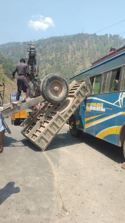 Two BSF personnel injured in multi-vehicle crash on Jammu-Srinagar national highway
