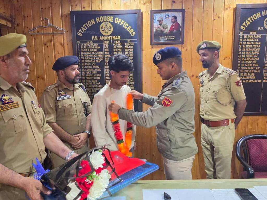 SSP Anantnag Honours Young Hero for Saving Elderly Woman from Drowning in River Jhelum