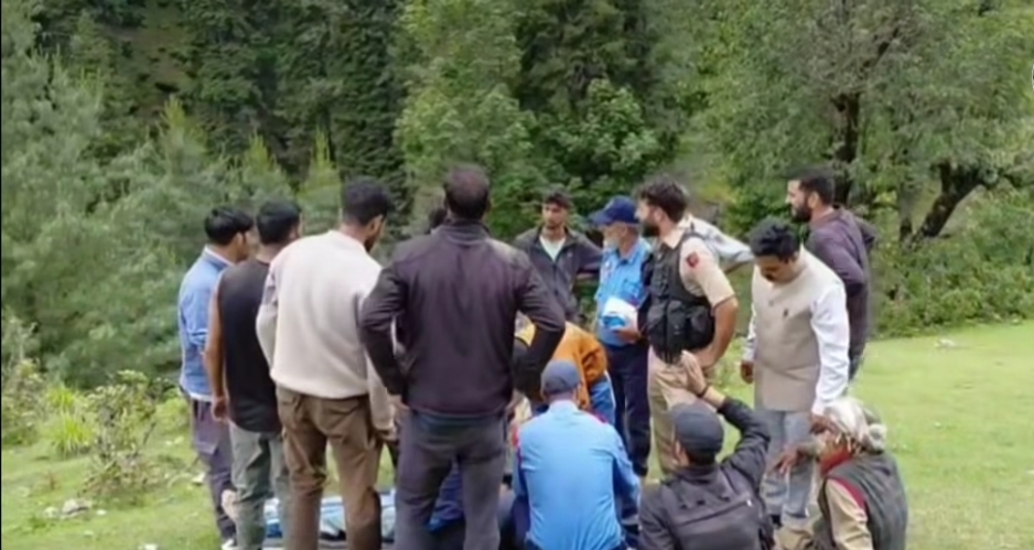 2 die after vehicle plunges into gorge near Aru Valley