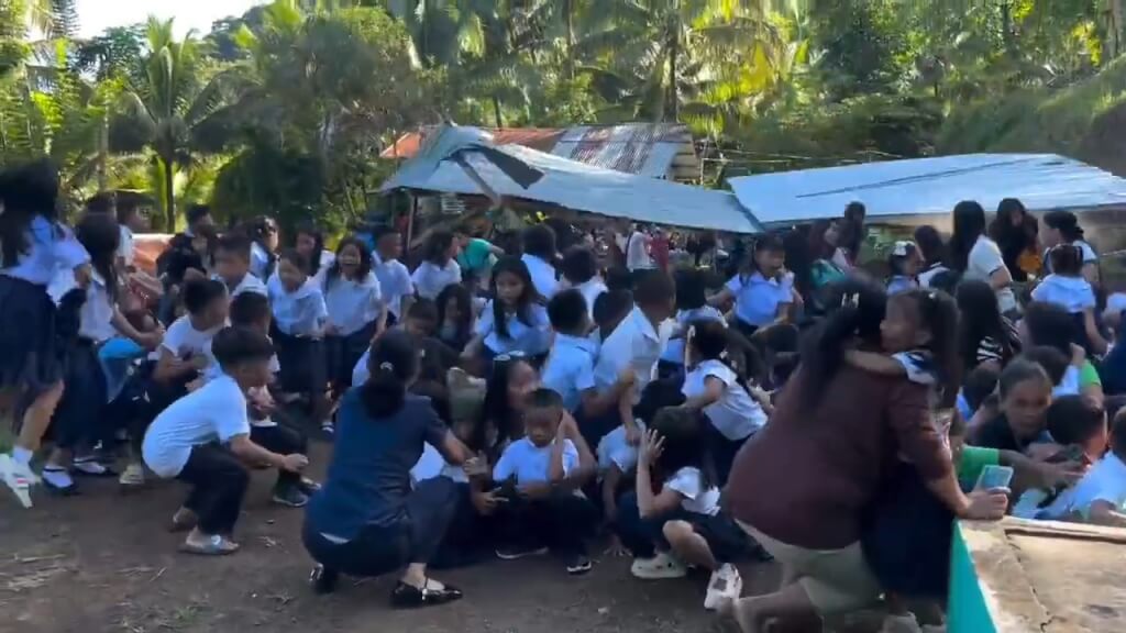 15 killed, over 130 injured after 7.8-magnitude quake in S. Philippines