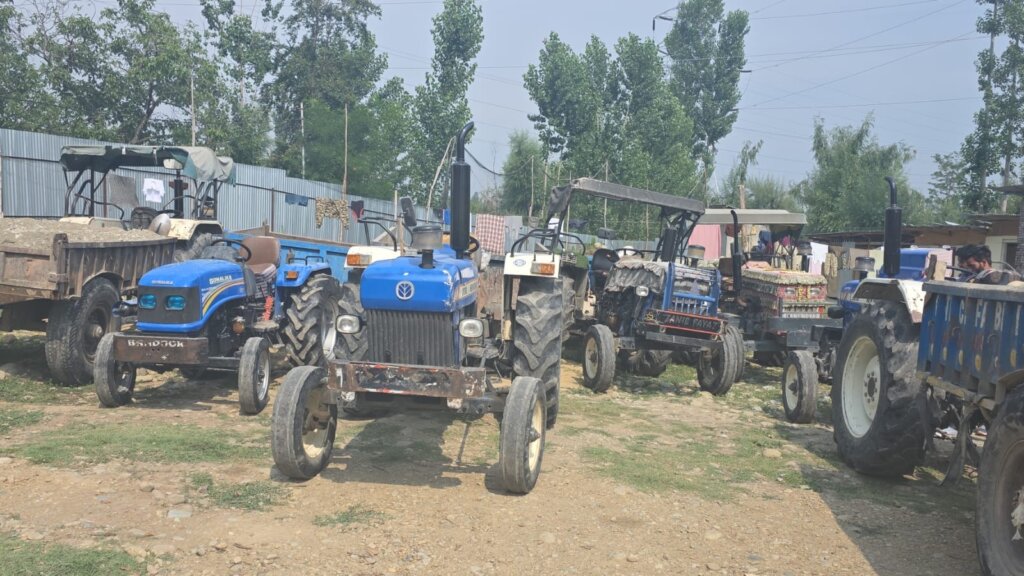 police seizes 07 tractors in Shopia