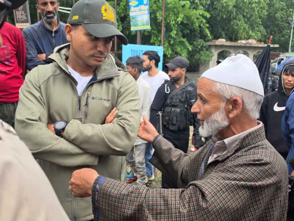 SSP Anantnag Visits Cloudburst-Hit Awoora Nallah in Pahalgam, Reviews Ground Situation; Directs Police to Remain on High Alert