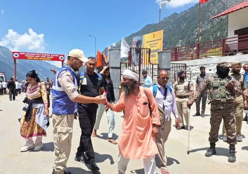 Beyond Security: Ganderbal Police Win Hearts with Compassionate Service During Amarnath Yatra