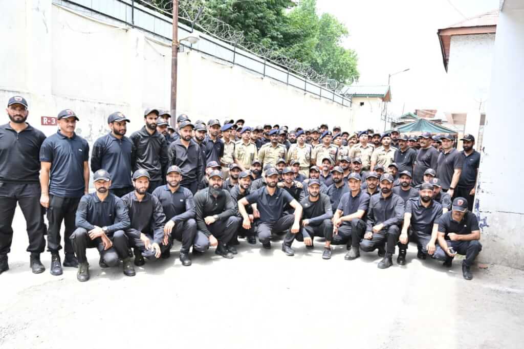 DGP Nalin Prabhat Visits Cargo, Interacts with SOG Personnel in Kashmir