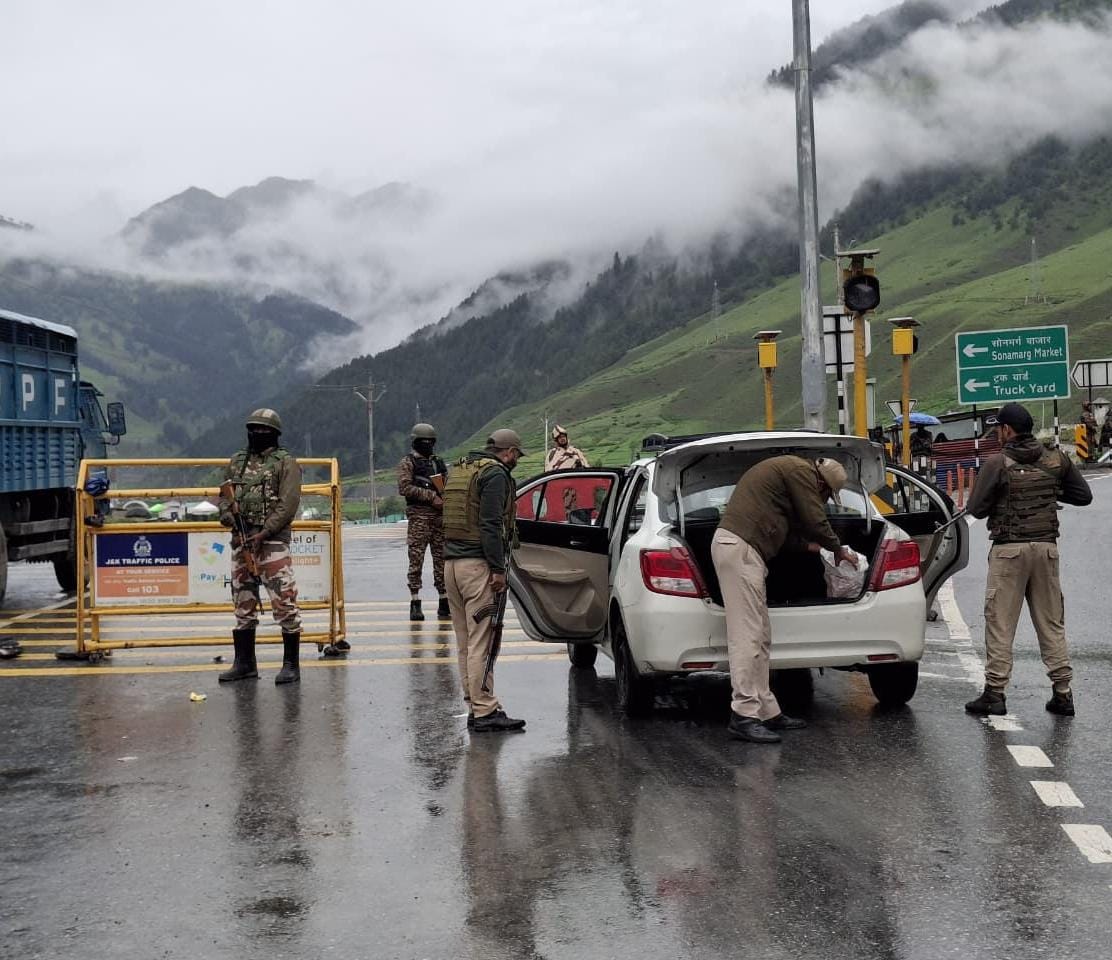 Ganderbal Police Detain Over 100 Suspected OGWs in District-Wide Raids
