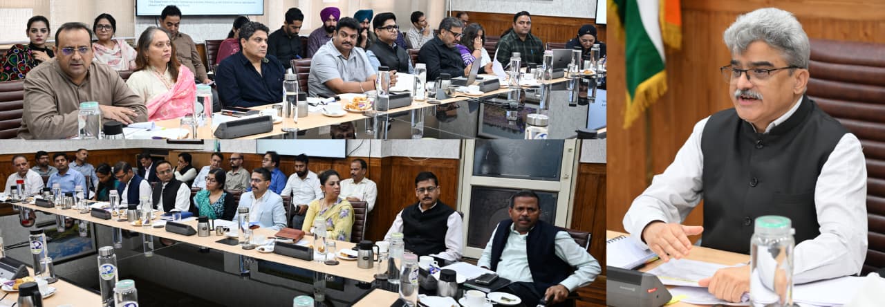 CS reviews progress of BISAG-N-supported IT-enabled governance projects across departments