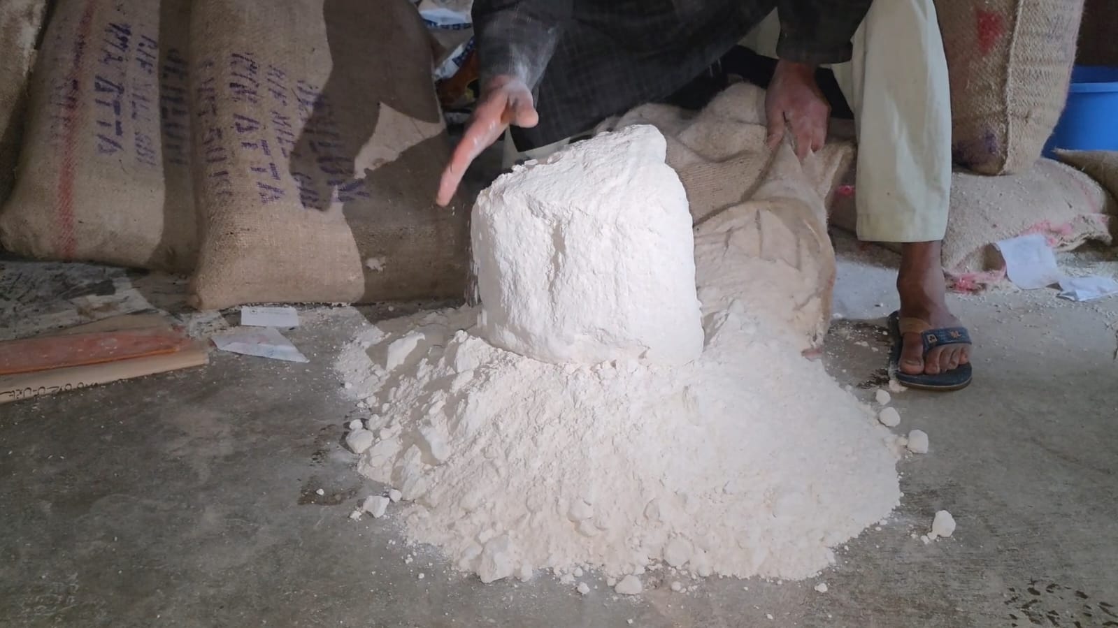 ‘Unfit for Consumption’: Ganderbal Residents Allege Distribution of Substandard Atta Through Government Sale Centres