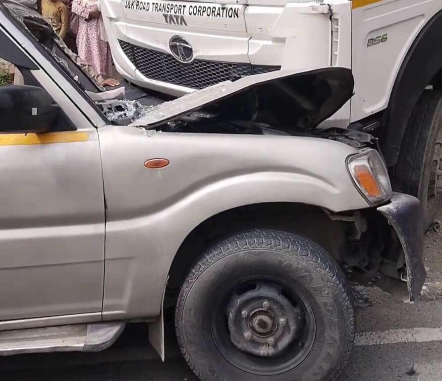 One Injured in Scorpio-Truck Collision on SSG Road in Ganderbal