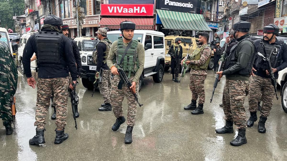 Anantnag Attack: Police intensify raids across Kashmir, over 2,000 OGWs picked up