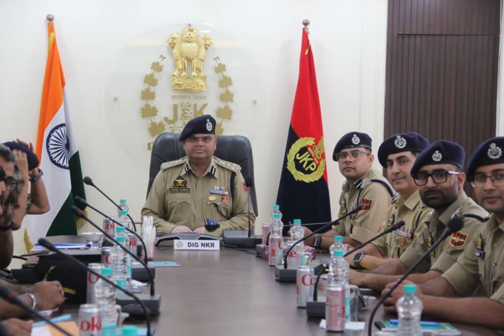 DIG NKR Baramulla Reviews Independence Day Preparations and Security Arrangements in Handwara