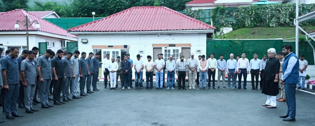 LG Manoj Sinha Pays Tribute to Uttam Singh, Two-Minute Silence Observed at Lok Bhavan