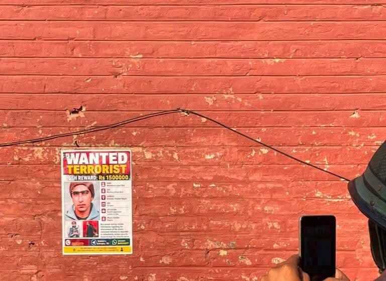 J-K Police announces Rs 15 lakh for LeT terrorist wanted in cop’s killing