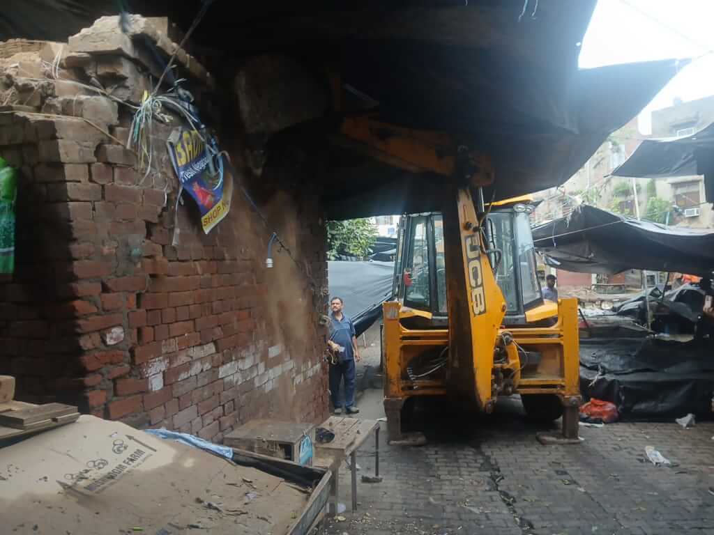 JMC launches safety, clearance drive for reconstruction of Parade Sabzi Mandi
