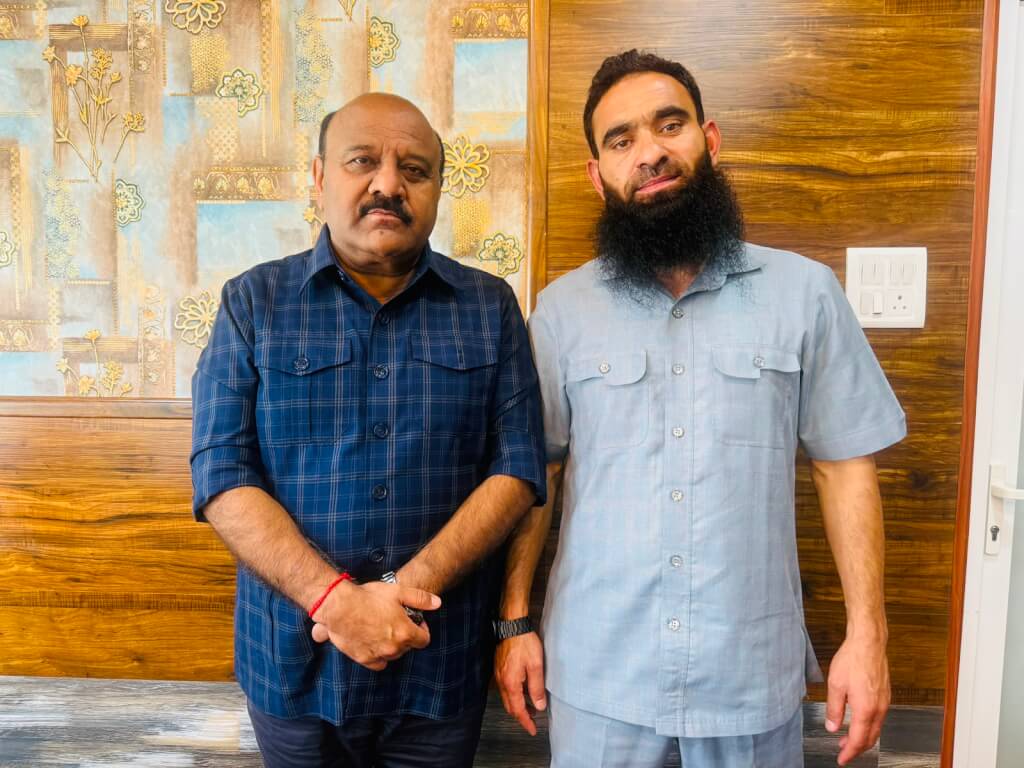 Sonamarg Beopar Mandal President Meets Deputy CM, Tourism Director; Raises Key Local Issues