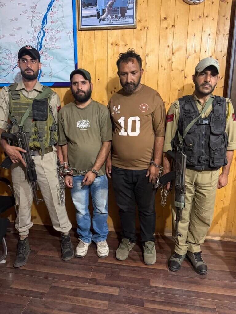 Police arrests two extortionists for threatening victim with false NDPS case in Anantnag Police arrests two extortionists for threatening victim with false NDPS case in Anantnag