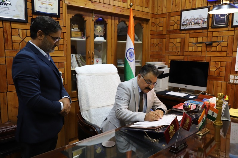 Prof. Anurag Misra assumes charge as Director, NIT Srinagar