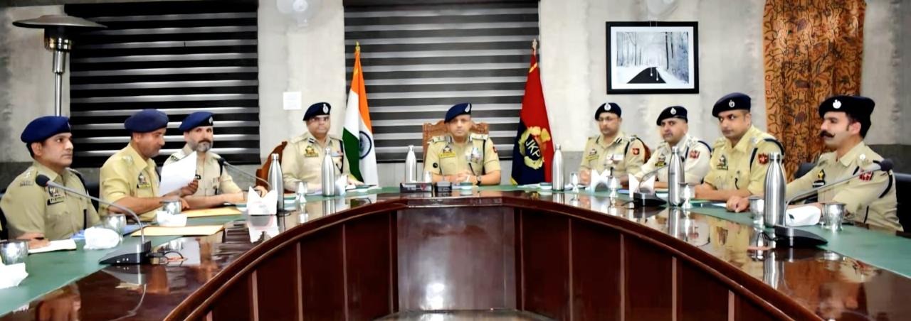 IGP Kashmir Reviews Security, Law & Order and Crime Scenario in District Bandipora