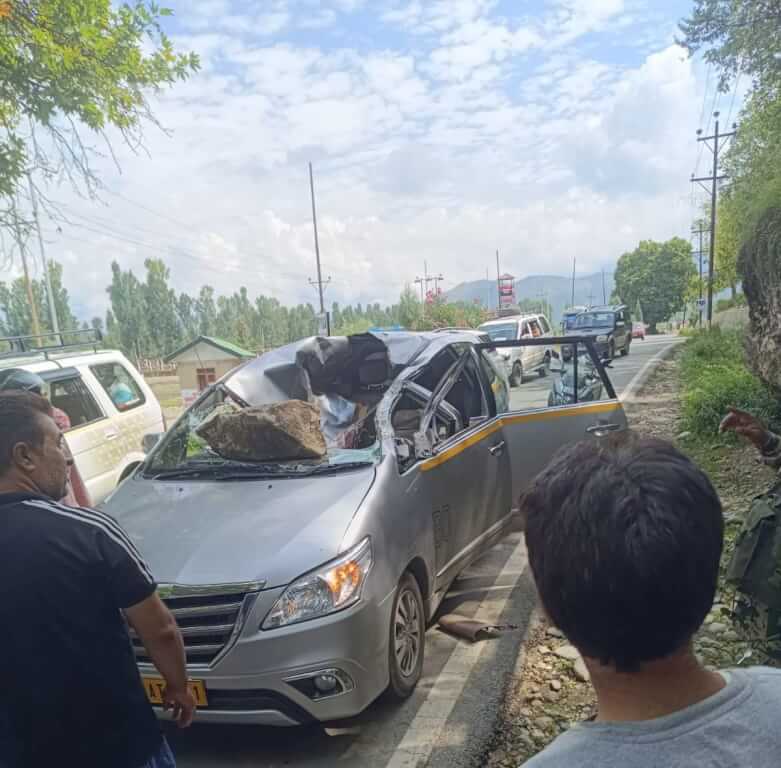 Tourist Injured After Stone Hits Innova Vehicle In Anantnag