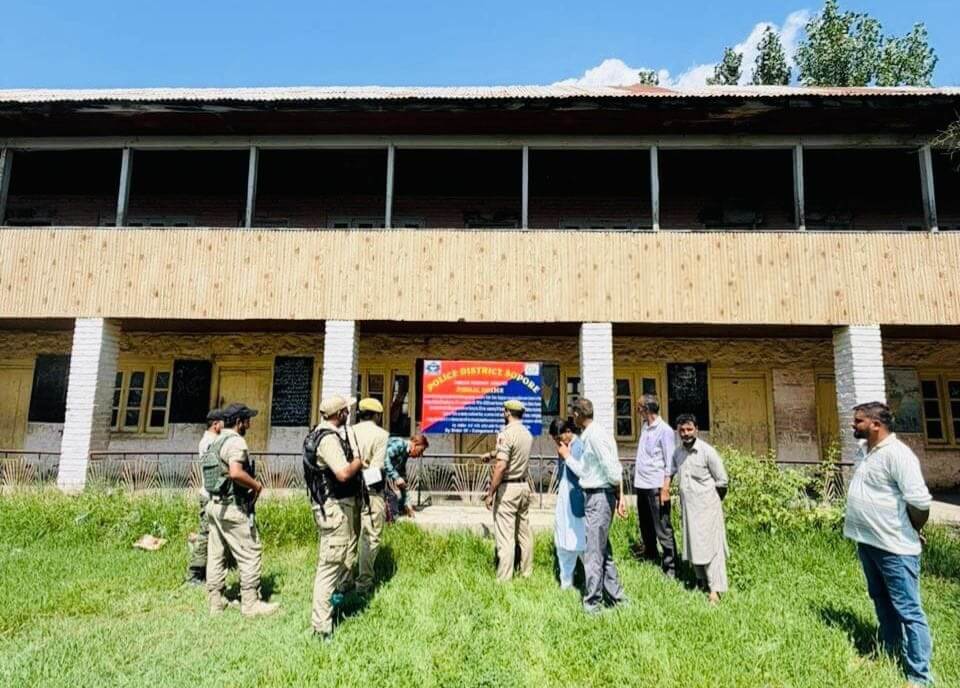 Sopore Police Attaches JeI-Linked Properties in Dooru; 2 Buildings, 6 Shops, 2 Kanals of Land Seized Under UAPA