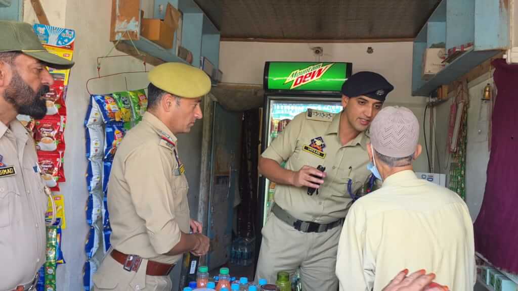 Don’t Sell Cigarettes Near Schools, Colleges: Ganderbal Police on Watch