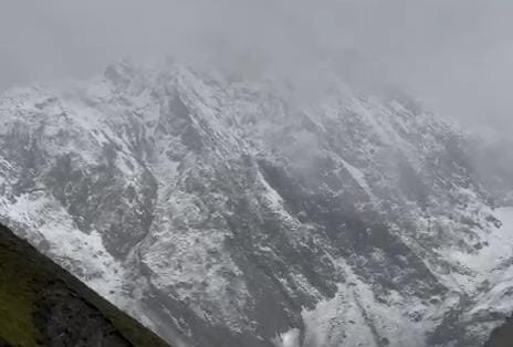 Fresh Snowfall Blankets Zojila Pass as Winter Chill Intensifies in Higher Reaches