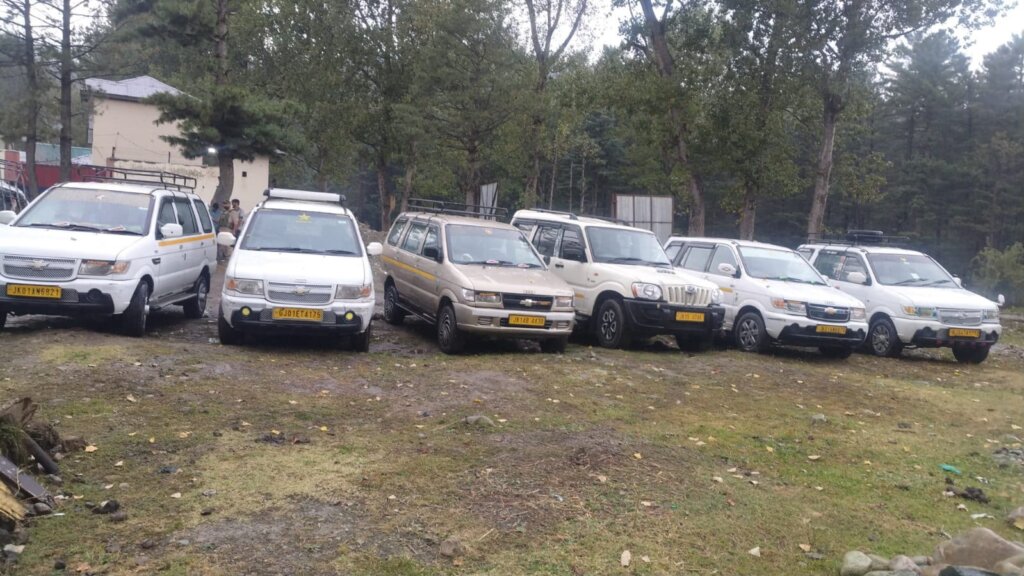 Police crackdown on Tourist harassment & Overcharging in Tangmarg Baramulla Police crackdown on Tourist harassment Overcharging in Tangmarg Baramulla