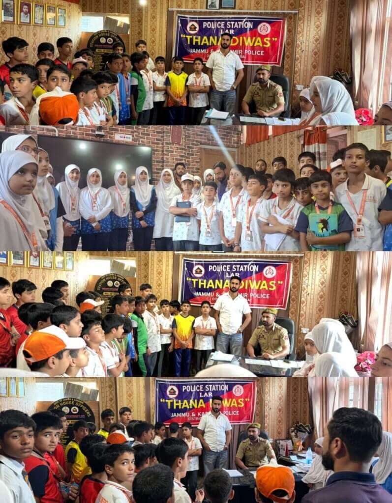 Police facilitates educational visit to students at Police Station Lar Police facilitates educational visit to students at Police Station Lar