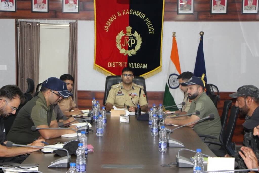 SSP Kulgam Reviews Security Scenario and Anti-Terror Operations at DPO Kulgam