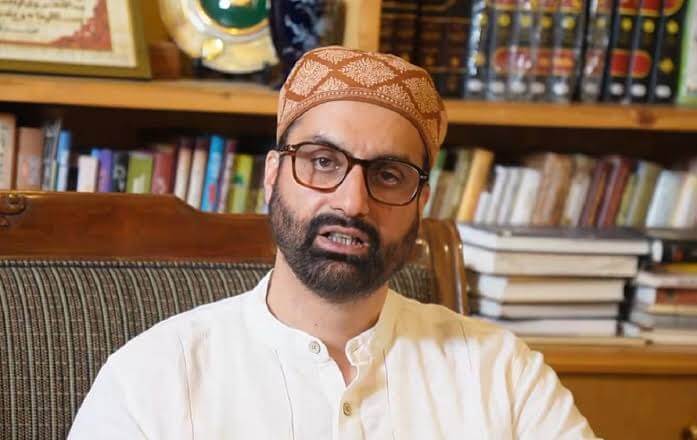 Reconsider ban on social, political organisations in J-K: Mirwaiz Umar Farooq to Centre