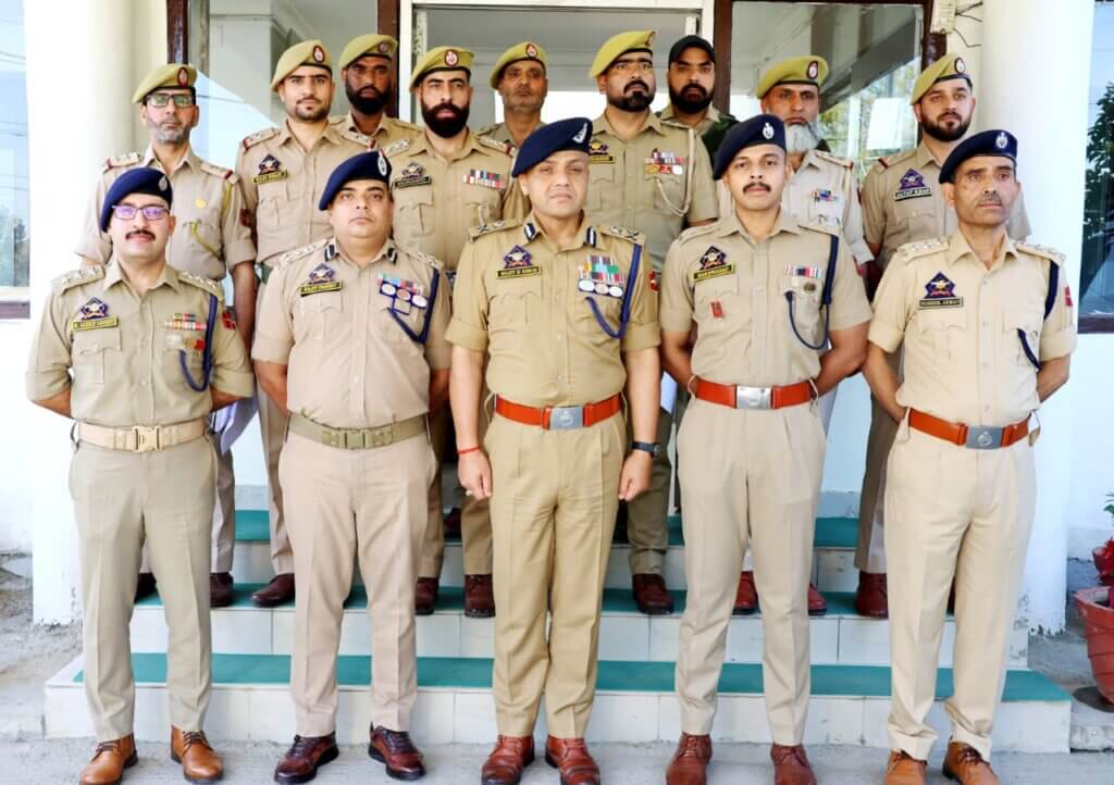 Budgam Police felicitated for busting fake employment syndicate and digitisation of Beat Policing (2) Budgam Police felicitated for busting fake employment syndicate and digitisation of Beat Policing 2
