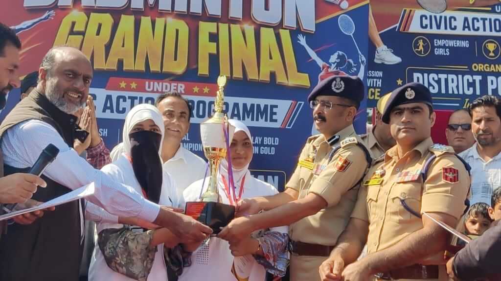 J&K Police Concludes Girls Badminton Tournament In Shopian;Sedow School emerged victorious