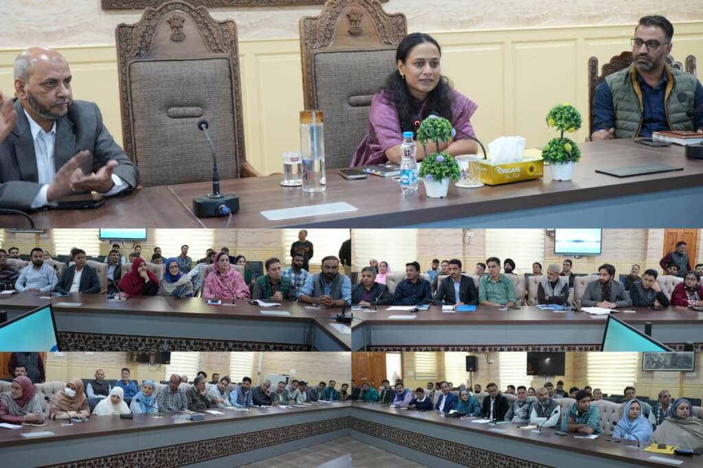 DC Ganderbal Shreya Singhal Chairs Introductory Meeting; Calls for Teamwork, Accountability and Efficient Public Service Delivery