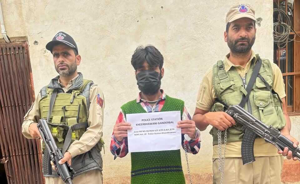 Ganderbal Police Arrest Drug Peddler, Recover Contraband in Tulmulla