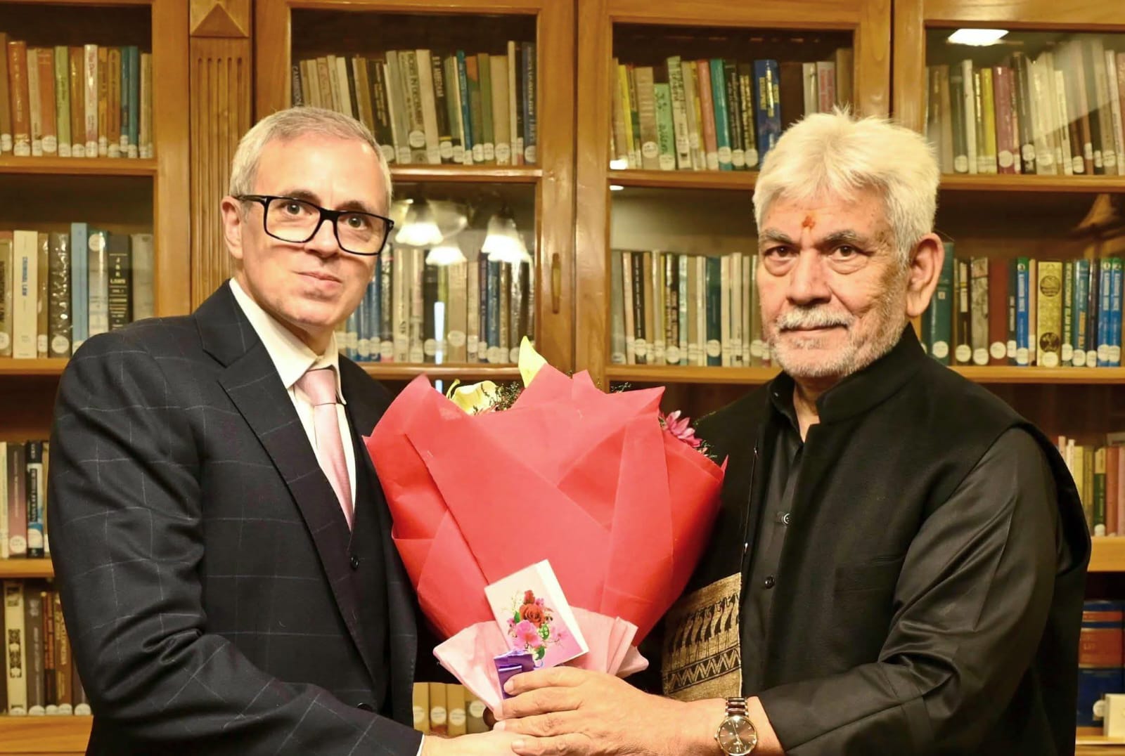 CM Omar Abdullah Meets LG Sinha, Says Cabinet Expansion In First 2-3 Days Next Week; Govt Will Bring Back Stranded J&K Pilgrims From Saudi Arabia